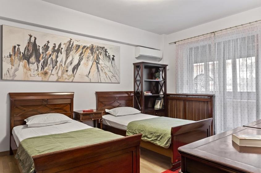 Apartament cu 3 camere semidecomandat în Arcul de Triumf