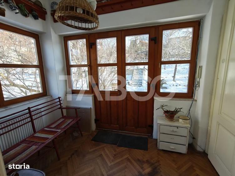 Casă cu 4 camere decomandat cu Canalizare în Ștrand