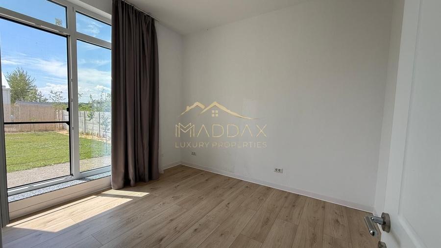 Casă individuală cu 4 camere cu Canalizare în Ostratu