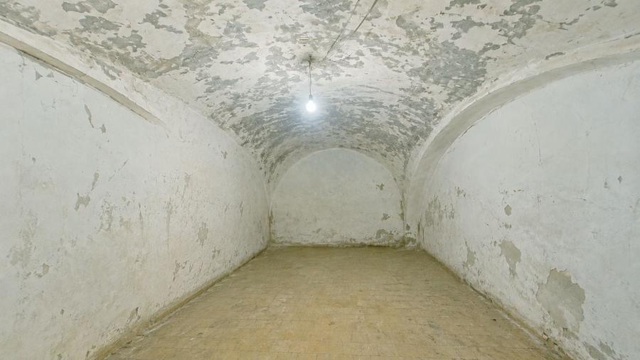 Apartament cu 8 camere semidecomandat în Central