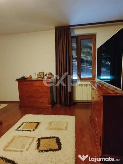 Casă cu 9 camere cu Teren 2000 Mp în Breazu
