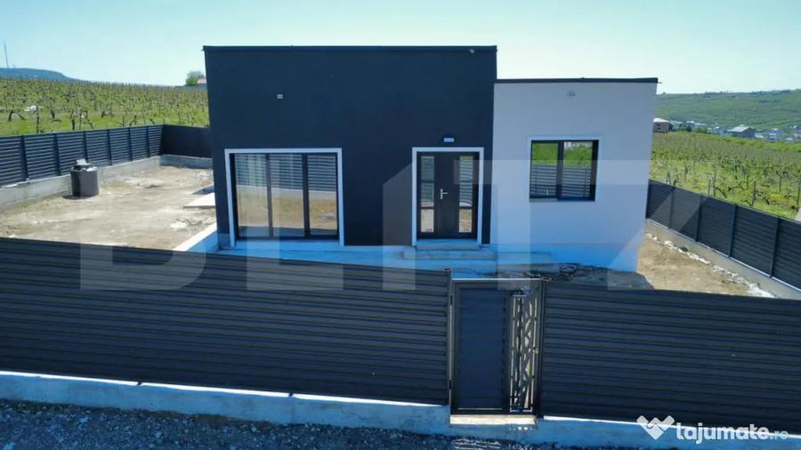 Casă cu 4 camere cu Teren 500 Mp în Bârnova