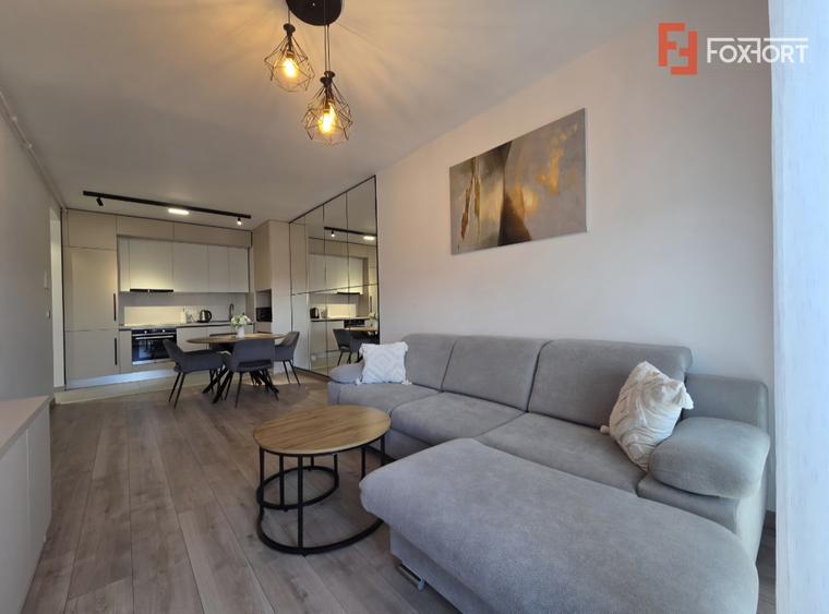 Apartament cu 2 camere semidecomandat, mobilat în Intim