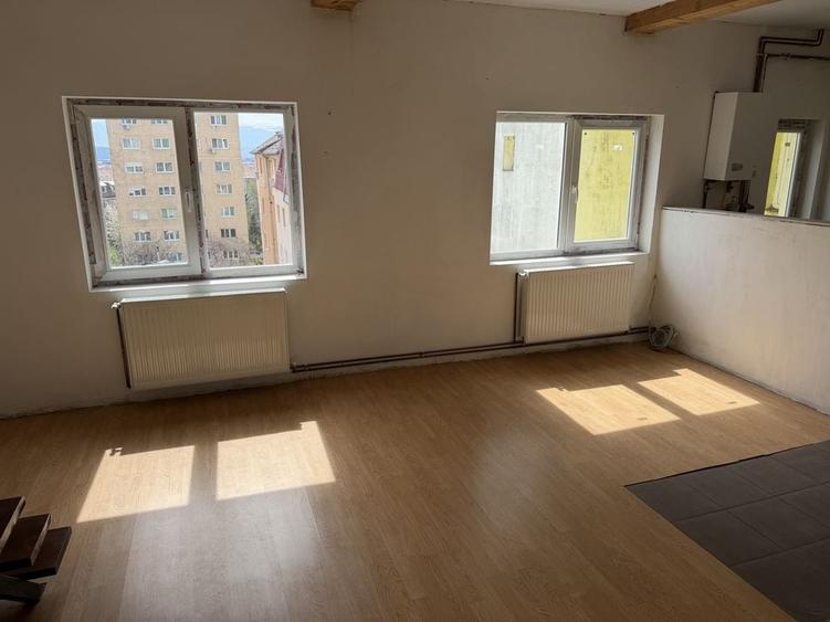 Apartament cu 3 camere în Vasile Aaron