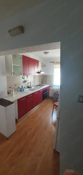 Apartament cu 2 camere semidecomandat în Craiovița Nouă