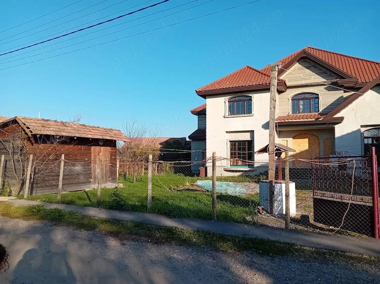 Casă cu Teren 1250 Mp în Crăciunești