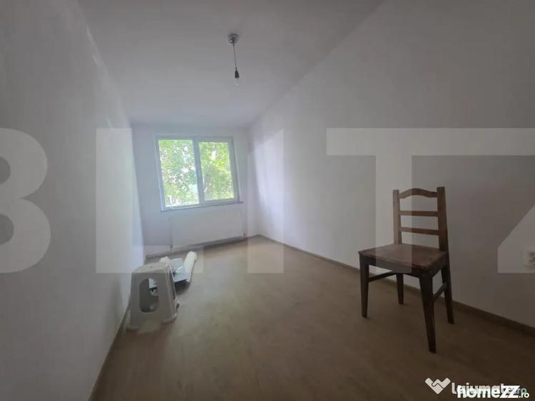 Apartament cu 3 camere decomandat în Sud