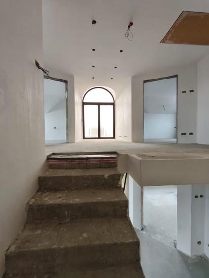 Casă individuală cu 7 camere cu Garaj în Marginea