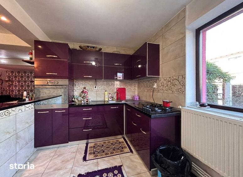 Casă cu 6 camere cu Teren 350 Mp în Cug