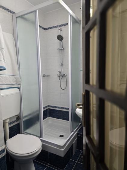 Apartament cu 3 camere decomandat, mobilat în Aradului