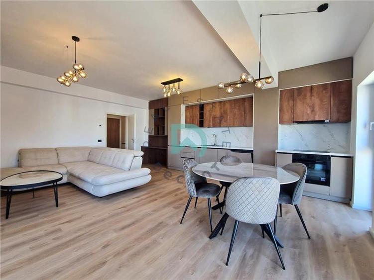 Apartament cu 2 camere decomandat, mobilat în Tractorul