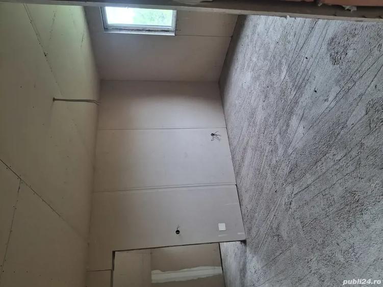 Casă cu 6 camere cu Teren 8000 Mp în Iratoșu