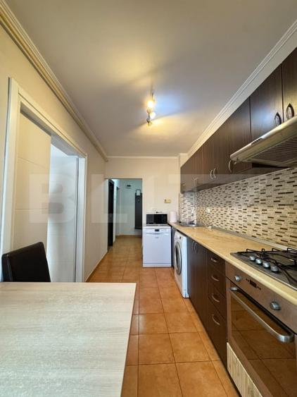 Apartament cu 3 camere semidecomandat, mobilat în Florești