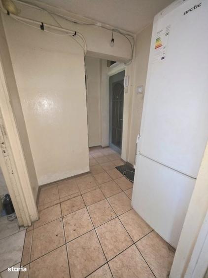 Apartament cu 3 camere semidecomandat în Viziru 1