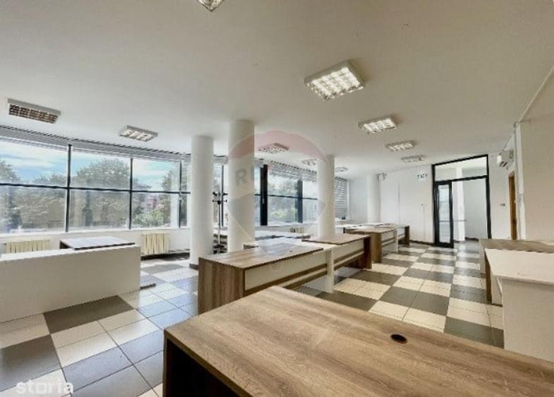 Birou, de 252 mp, în Central