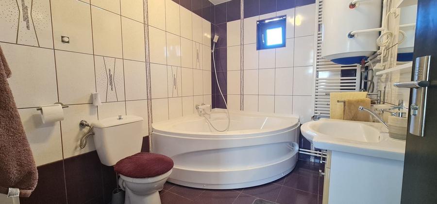 Casă individuală cu 3 camere cu Canalizare în Tărlungeni