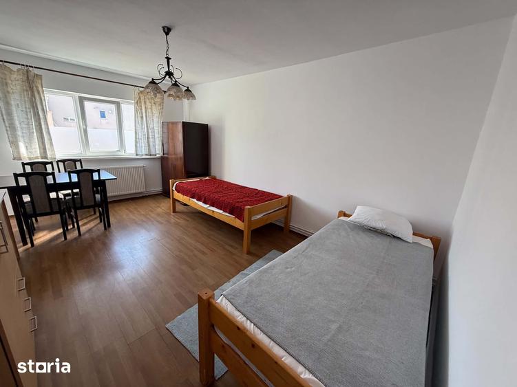 Apartament cu 3 camere decomandat în Între Lacuri