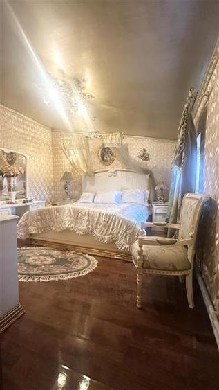 Casă individuală cu 7 camere cu Teren 660 Mp în Lazu