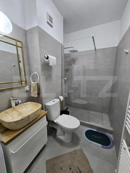 Apartament cu 3 camere decomandat, mobilat în Central