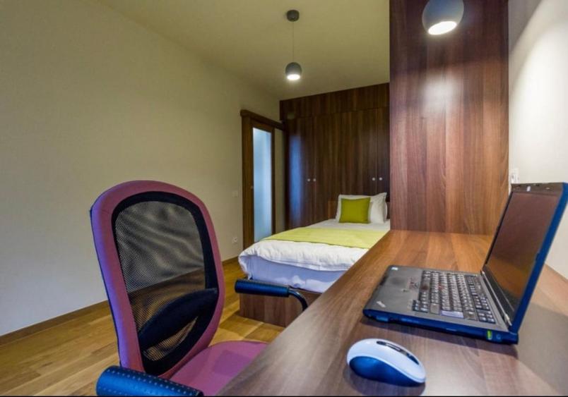 Apartament cu 2 camere semidecomandat, mobilat în Bună Ziua