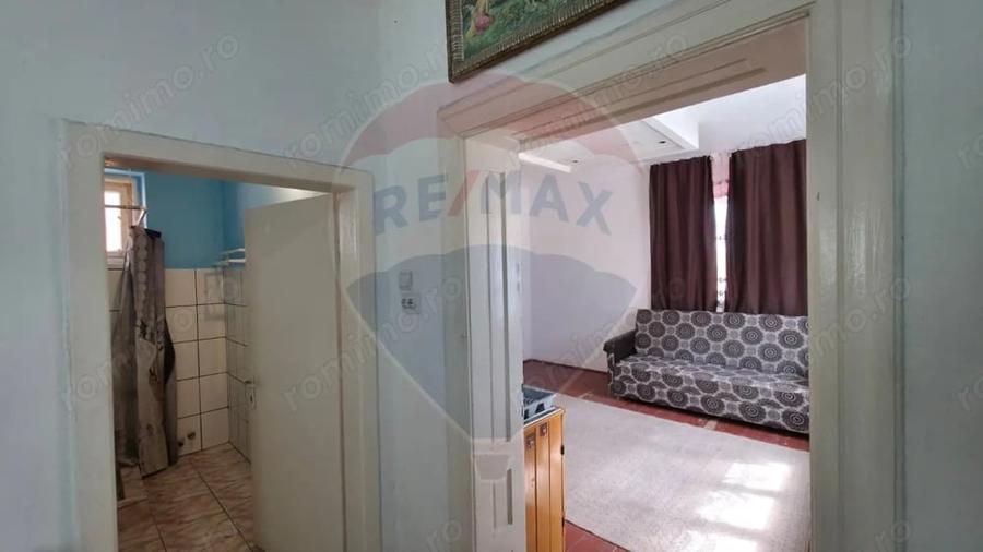Garsonieră decomandată în Central