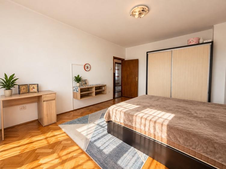 Duplex cu 5 camere cu Canalizare în Central