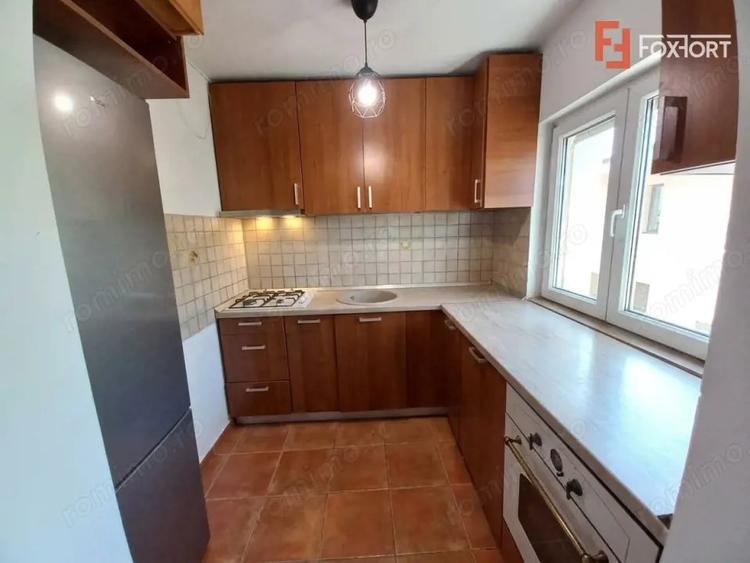 Casă cu 8 camere cu Teren 225 Mp în Ghiroda