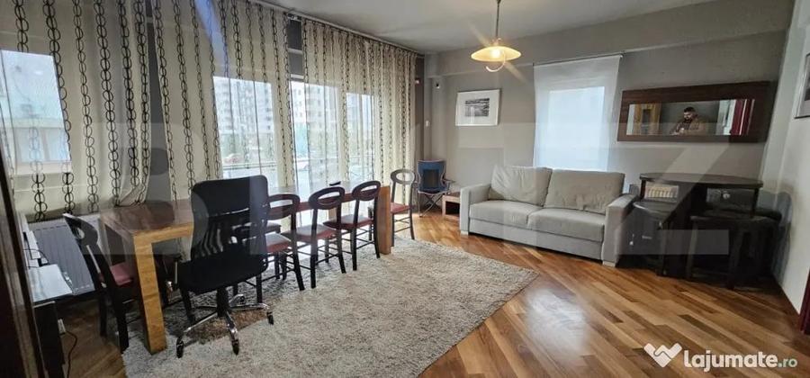 Apartament cu 4 camere semidecomandat, mobilat în Central