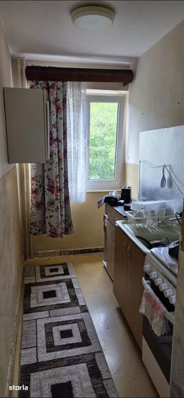 Apartament cu 3 camere în Războieni