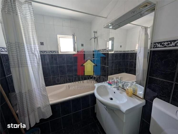 Apartament cu 2 camere decomandat în Calarași 4