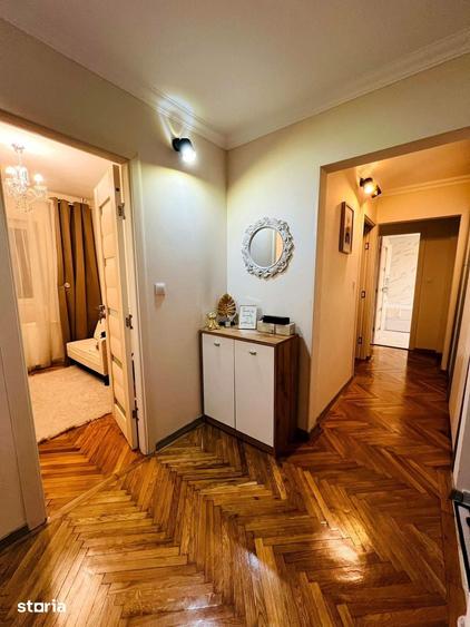 Apartament cu 3 camere în Decebal