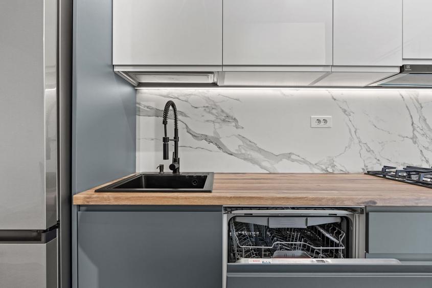 Apartament cu 2 camere semidecomandat, mobilat în Metalurgiei