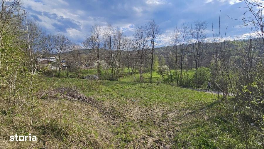 Teren de 1800 mp, în Brebu