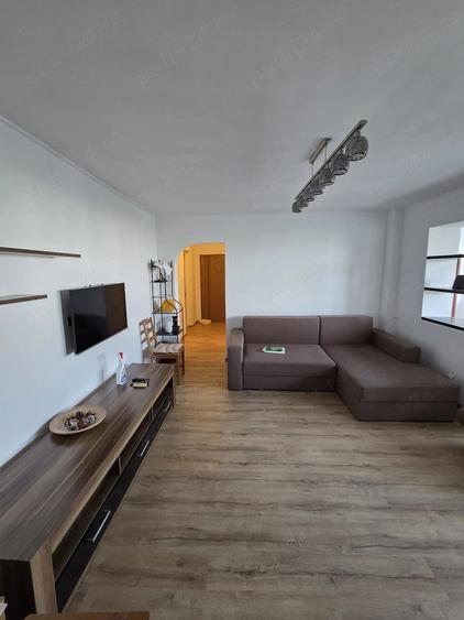 Apartament cu 3 camere semidecomandat în Dristor