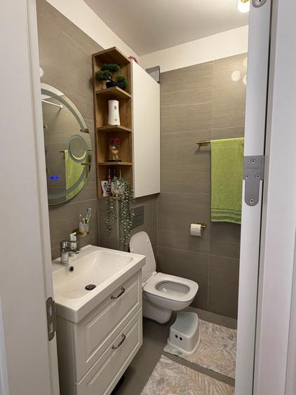 Apartament cu 3 camere decomandat în Sisești