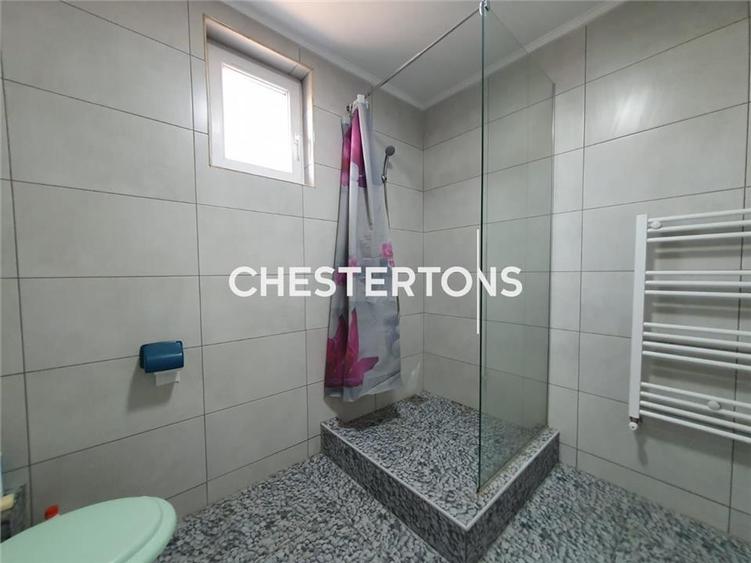 Casă cu 5 camere cu Canalizare în Est