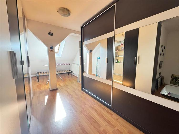 Apartament cu 3 camere decomandat, mobilat în Vasile Aaron