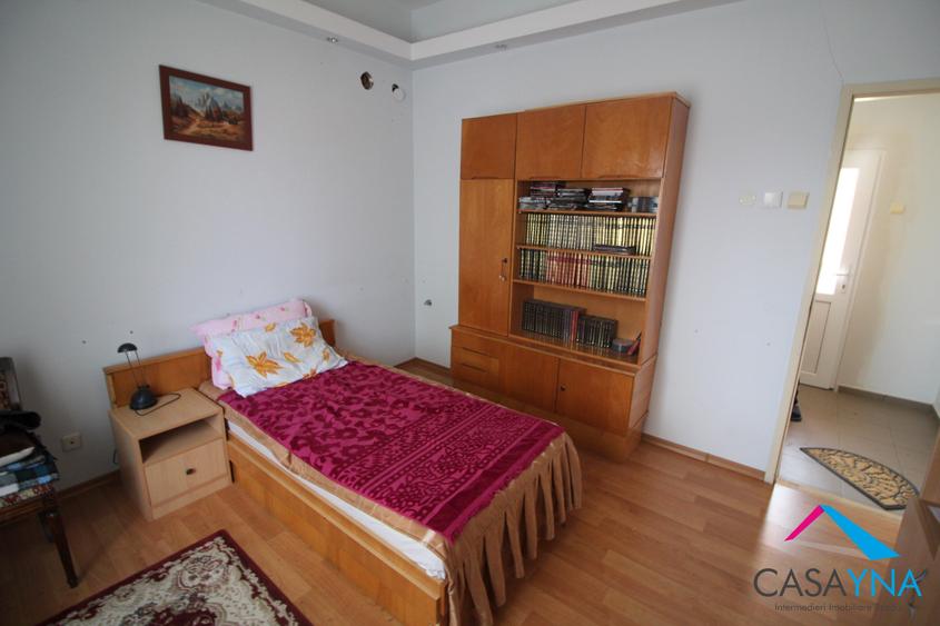 Casă individuală cu 7 camere cu Canalizare în Mărgineni