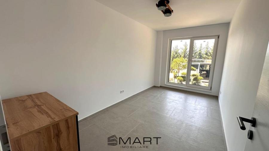 Apartament cu 3 camere semidecomandat în Sud