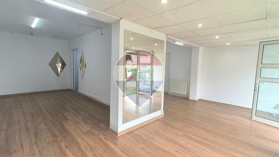 Spațiu comercial, de 60 mp, în Micro 14