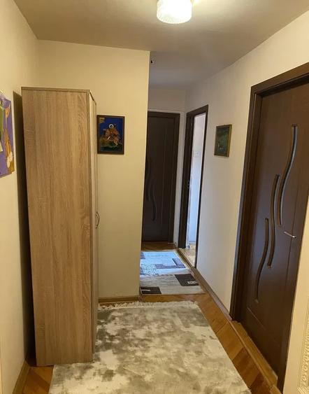 Apartament cu 3 camere în Cetate