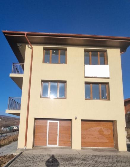Casă individuală cu 6 camere cu Canalizare în Iris