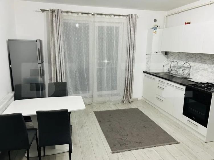 Apartament cu 2 camere semidecomandat, mobilat în Florești