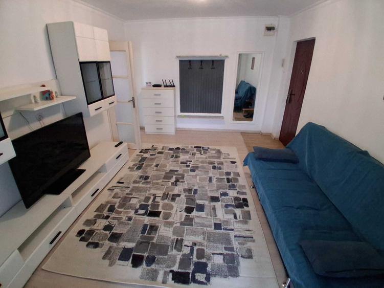 Apartament cu 3 camere decomandat în Exterior Vest