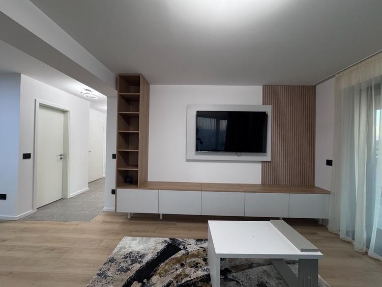 Apartament cu 2 camere decomandat, mobilat în Tractorul