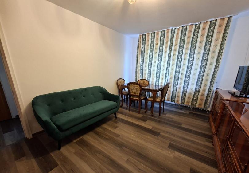 Apartament cu 3 camere semidecomandat în Drumul Taberei