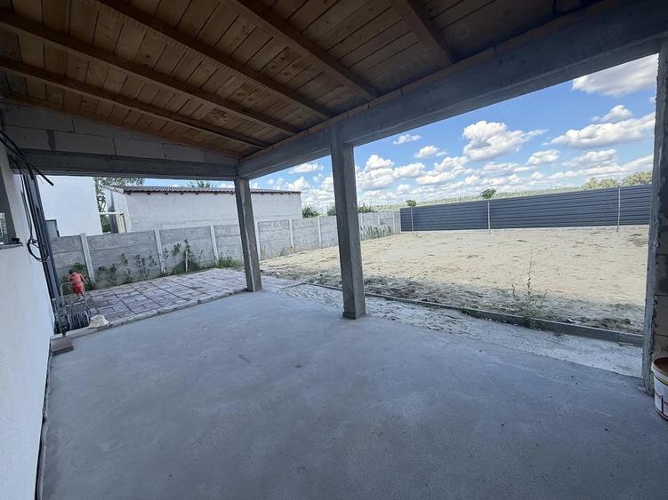 Casă cu 6 camere cu Teren 586 Mp în Slătioara