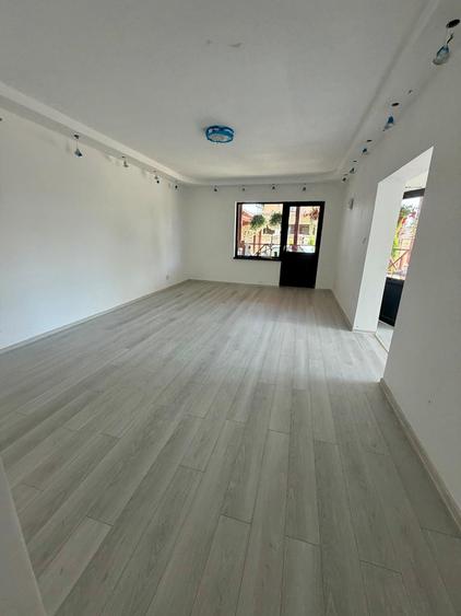 Duplex cu 5 camere cu Teren 290 Mp în Micești