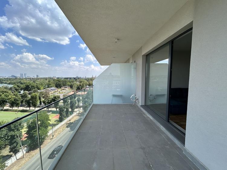 Apartament cu 3 camere semidecomandat în P-ta Presei Libere
