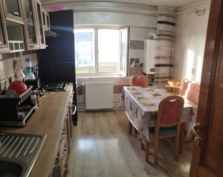 Apartament cu 3 camere decomandat în Brăilei